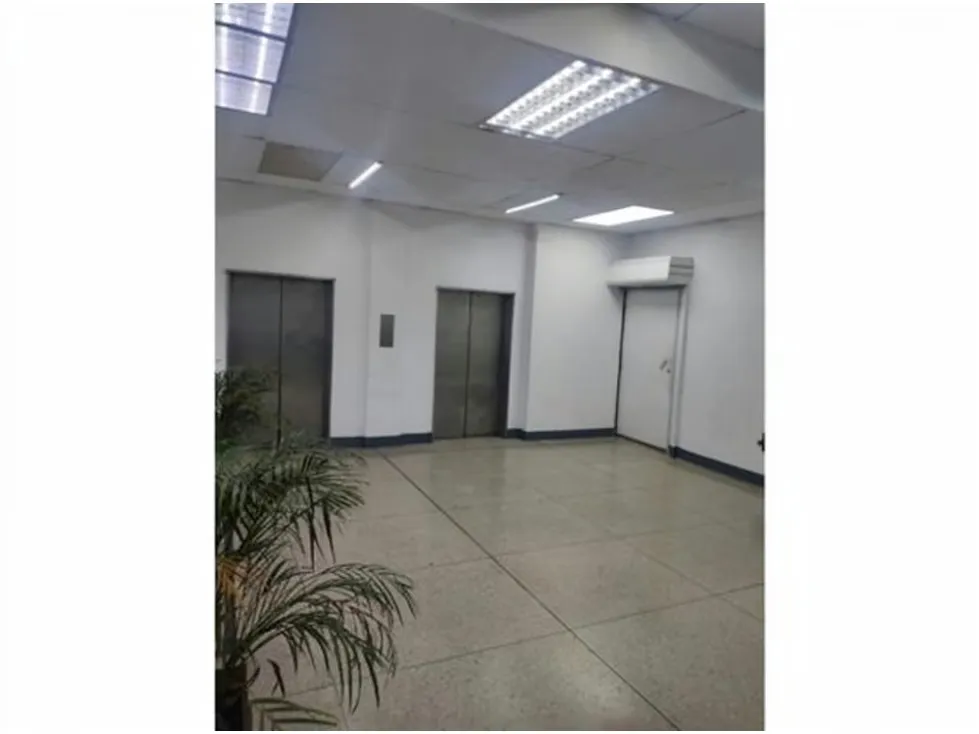 Se Alquila excelente Local Comercial de 64 M2 Los Chaguaramos - 5