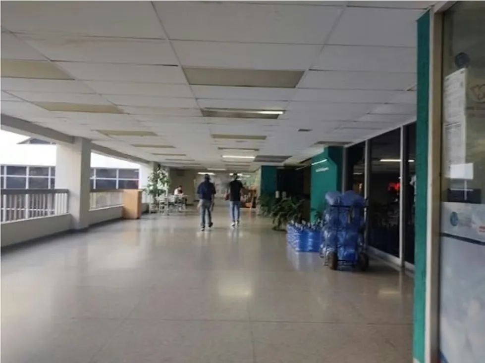 Se Alquila excelente Local Comercial de 64 M2 Los Chaguaramos - 6