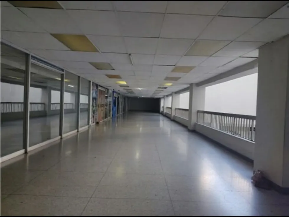 Se Alquila excelente Local Comercial de 64 M2 Los Chaguaramos - 9