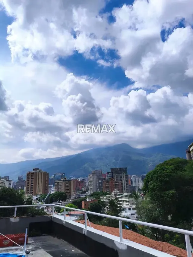 Venta de casa Comercial o Residencia en Colinas de Bello Monte - 9