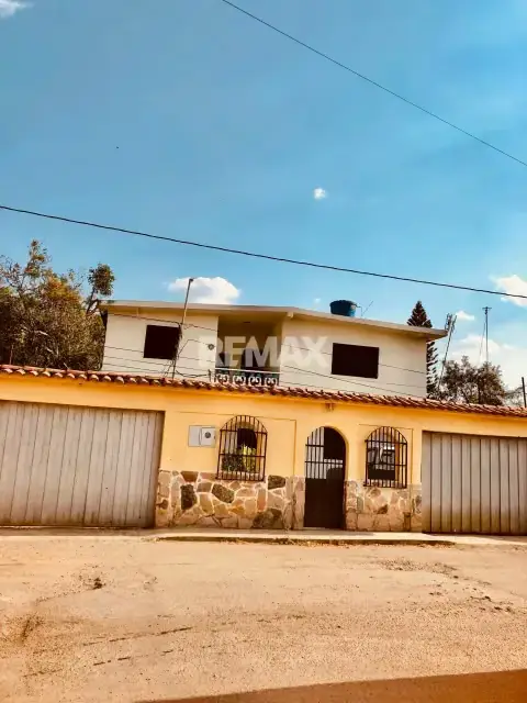 CASA DOS NIVELES EN VENTA
