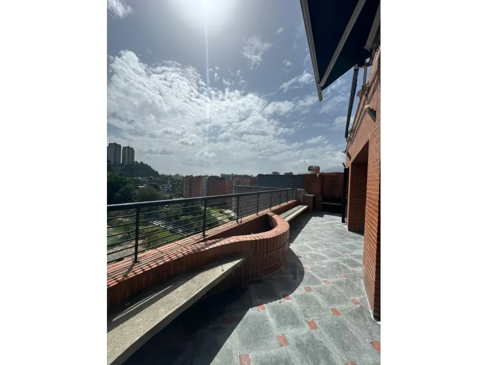 Se vende/alquila PH 354,95m² 3h+1s/5b+1s/4e Los Samanes - 2