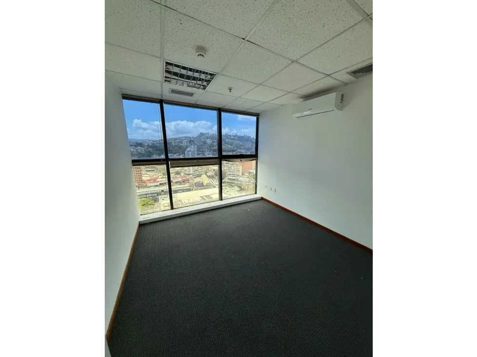 SE ALQUILA OFICINA EN TORRE CREDICARD - 12