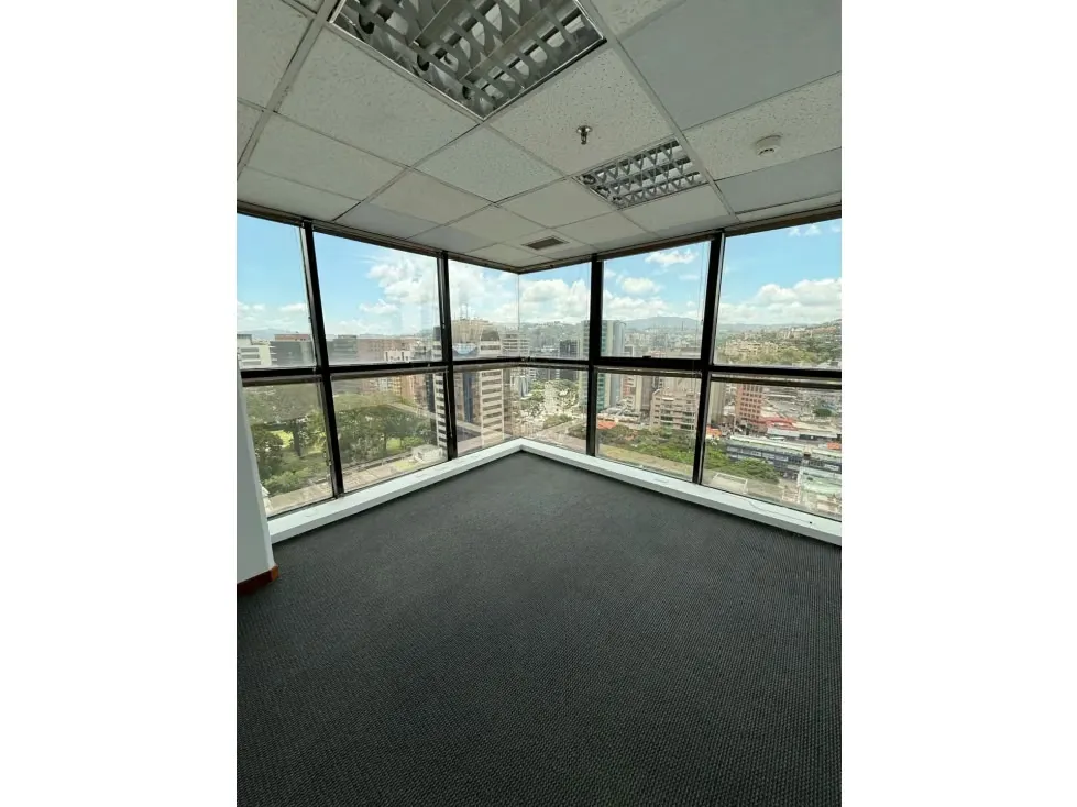 SE ALQUILA OFICINA EN TORRE CREDICARD - 5