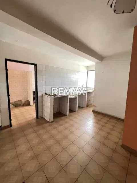 Oportunidad de Inversión! Casa Comercial -Av. Independencia - 2
