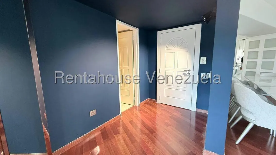 Apartamento (1 Nivel) en Venta en Los Dos Caminos, Distrito Metropolitano - 11