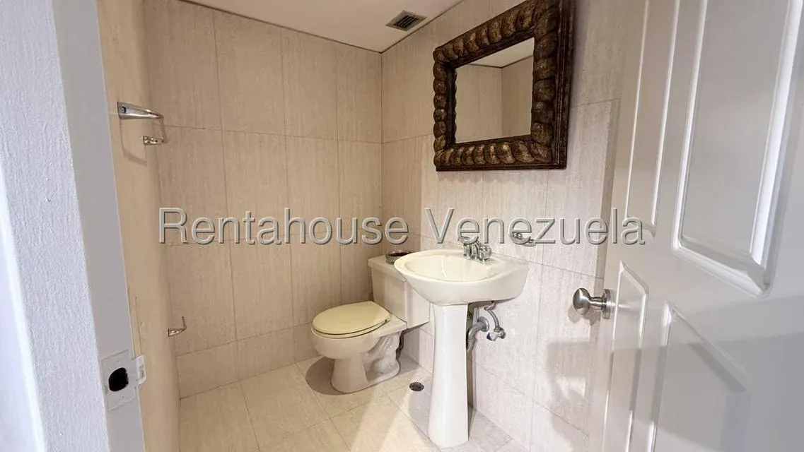 Apartamento (1 Nivel) en Venta en Los Dos Caminos, Distrito Metropolitano - 17