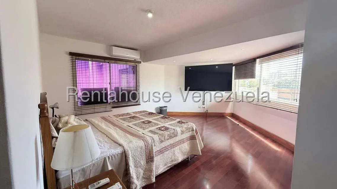 Apartamento (1 Nivel) en Venta en Los Dos Caminos, Distrito Metropolitano - 23