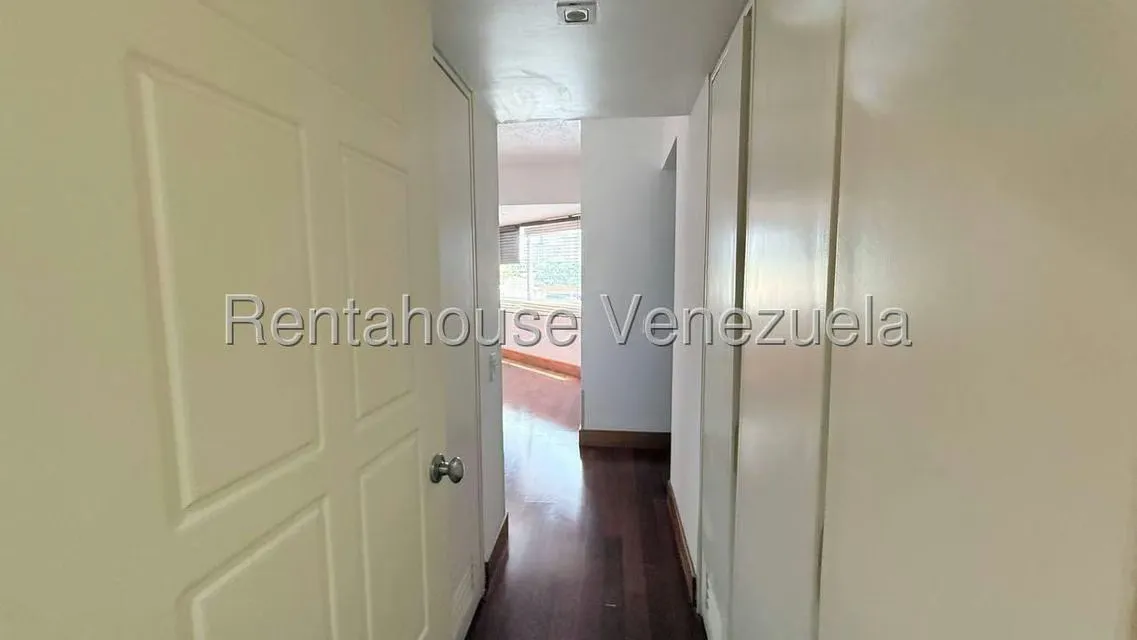 Apartamento (1 Nivel) en Venta en Los Dos Caminos, Distrito Metropolitano - 29