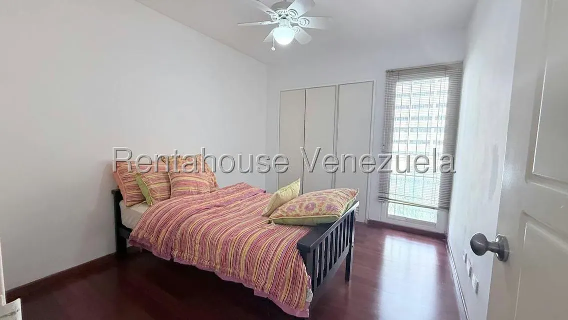 Apartamento (1 Nivel) en Venta en Los Dos Caminos, Distrito Metropolitano - 31
