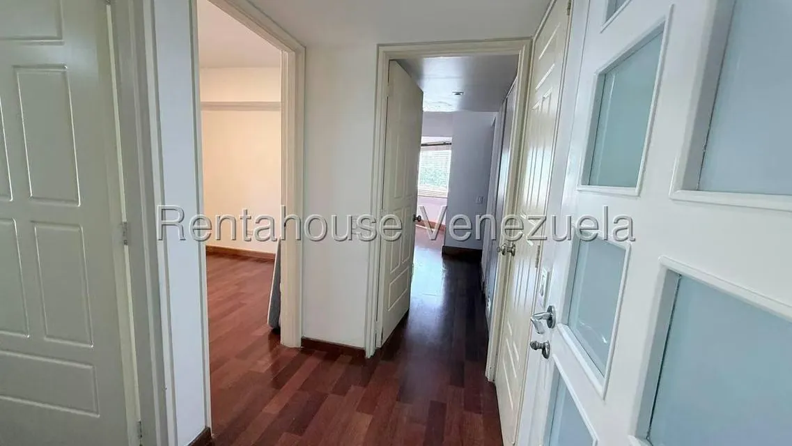 Apartamento (1 Nivel) en Venta en Los Dos Caminos, Distrito Metropolitano - 32