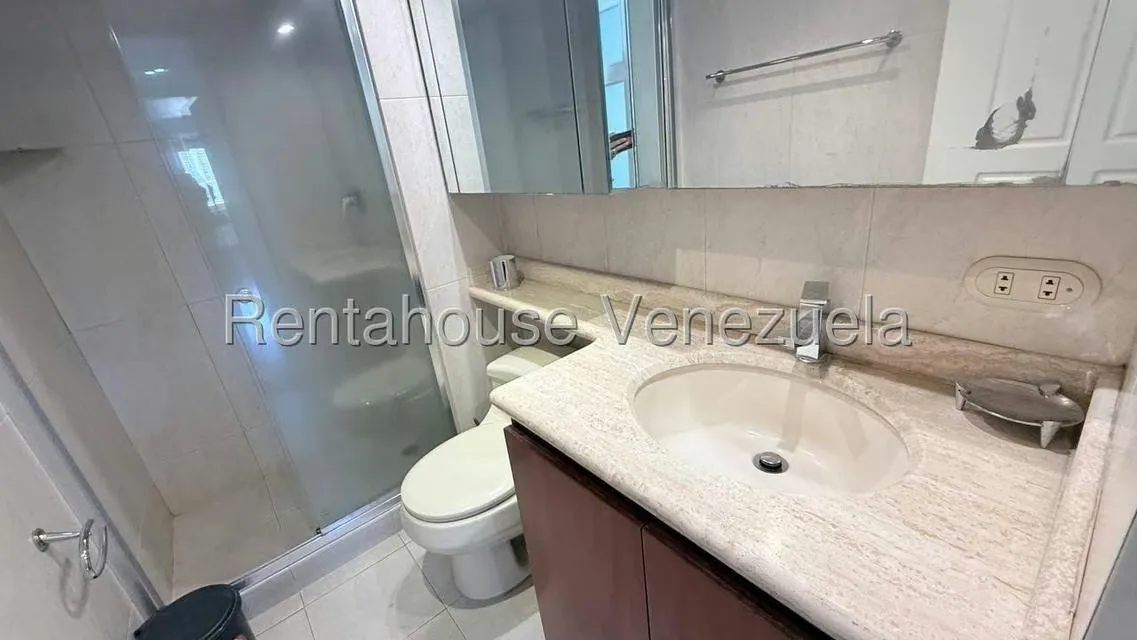 Apartamento (1 Nivel) en Venta en Los Dos Caminos, Distrito Metropolitano - 36