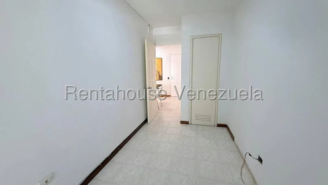 Apartamento (1 Nivel) en Venta en Los Dos Caminos, Distrito Metropolitano - 37