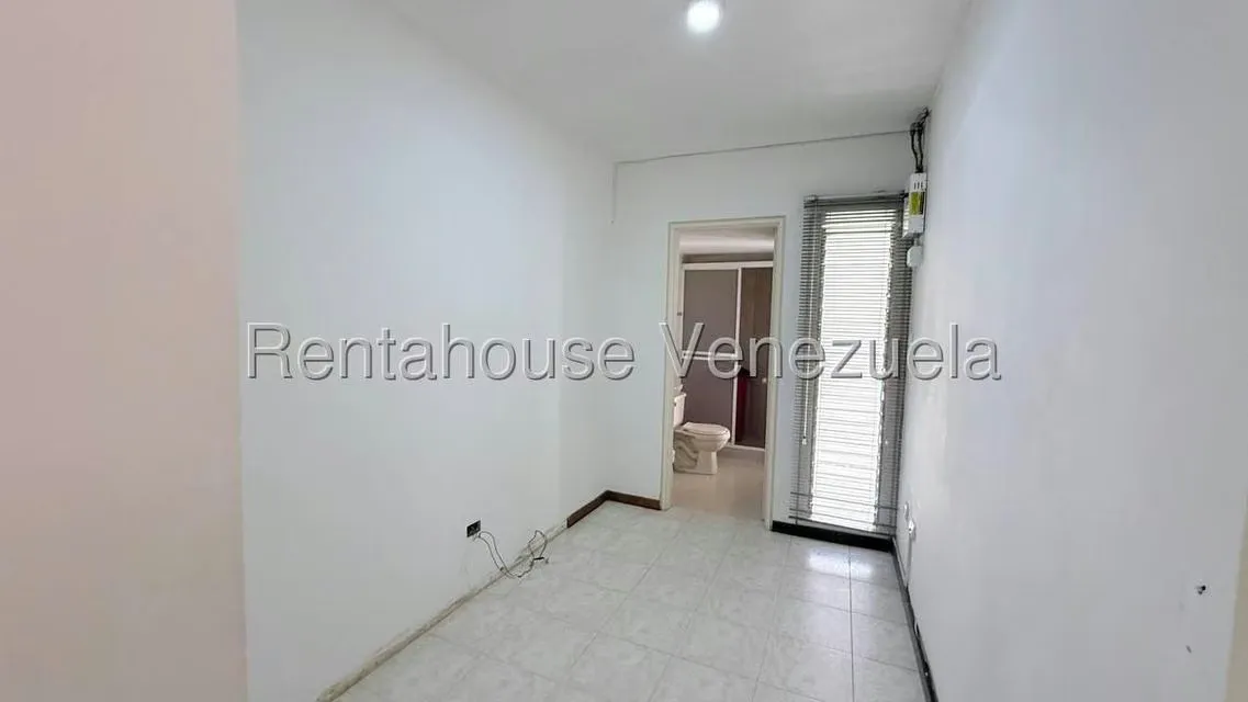Apartamento (1 Nivel) en Venta en Los Dos Caminos, Distrito Metropolitano - 38