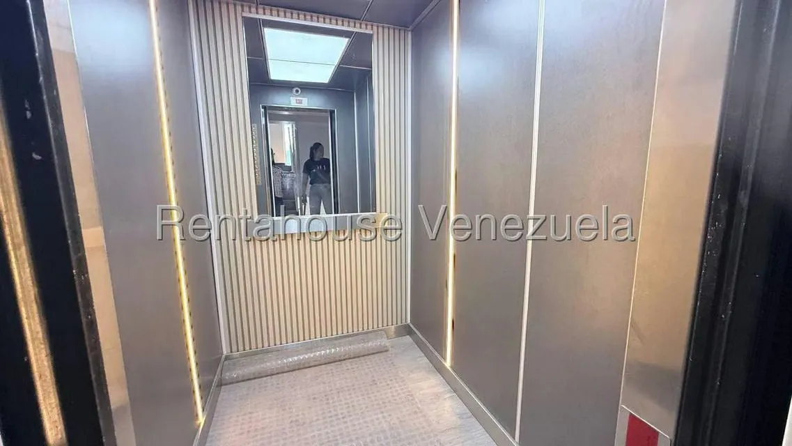 Apartamento (1 Nivel) en Venta en Los Dos Caminos, Distrito Metropolitano - 42