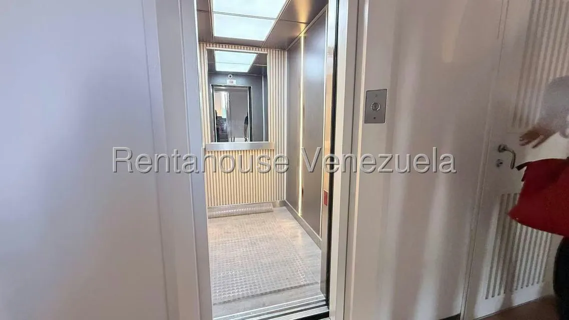 Apartamento (1 Nivel) en Venta en Los Dos Caminos, Distrito Metropolitano - 43