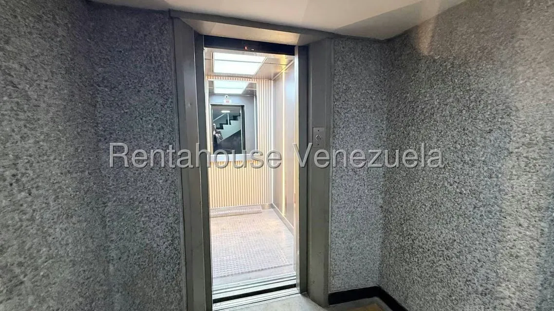 Apartamento (1 Nivel) en Venta en Los Dos Caminos, Distrito Metropolitano - 44