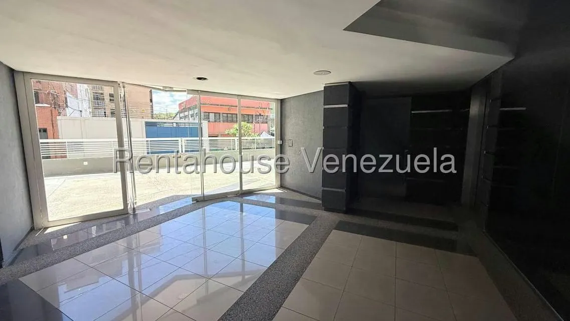 Apartamento (1 Nivel) en Venta en Los Dos Caminos, Distrito Metropolitano - 48