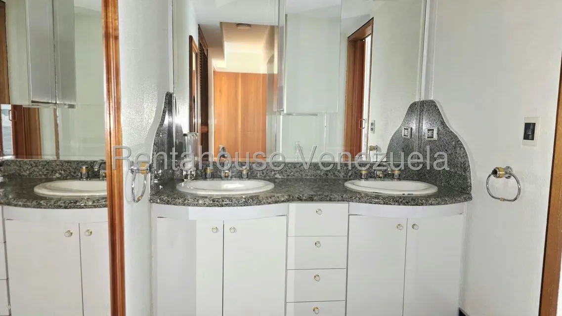 Apartamento (Duplex) en Venta en Terrazas del Avila, Distrito Metropolitano - 29
