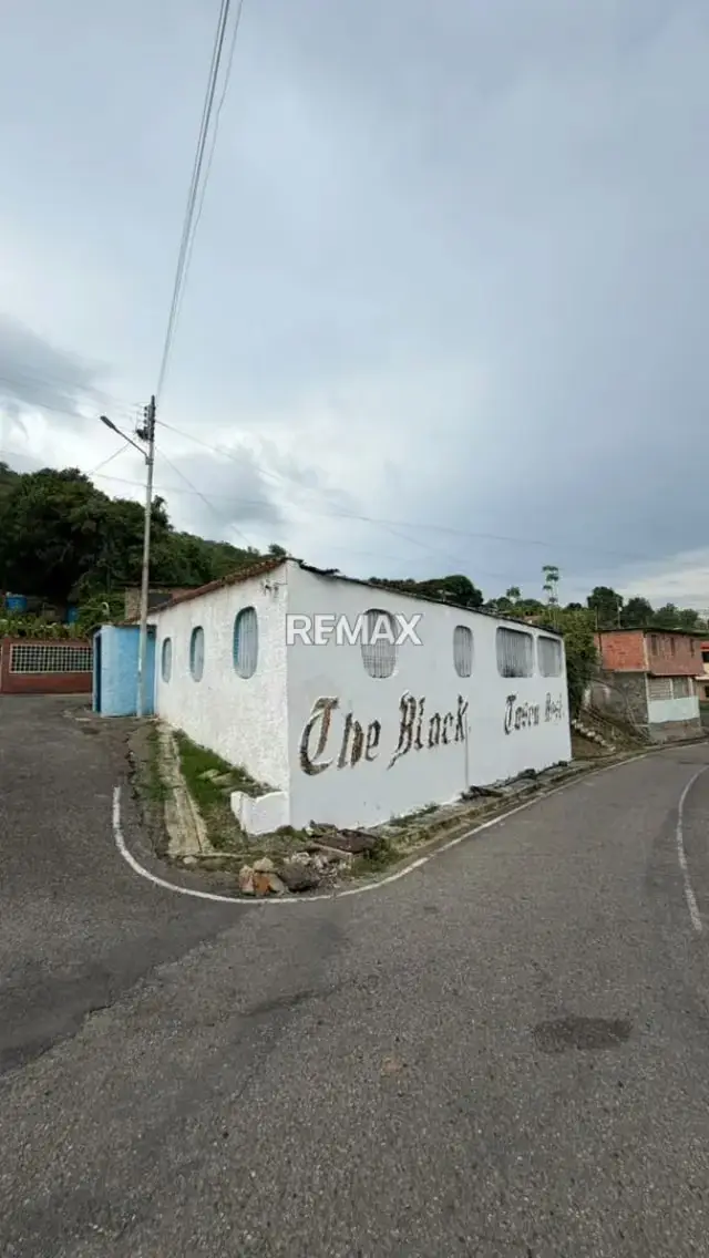 ¡OPORTUNIDAD DE INVERSIÓN COMERCIAL EN EL BAÑO DE MOTATÁN!