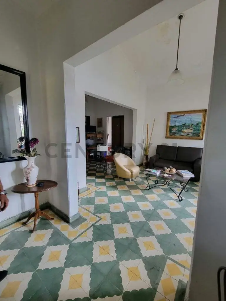 NVERSIONISTA Vendo 3 casas a remodelar en Av Bolivar Norte