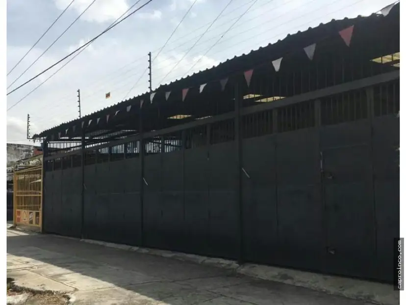Galpón de 412 mtrs2 en Los Samanes