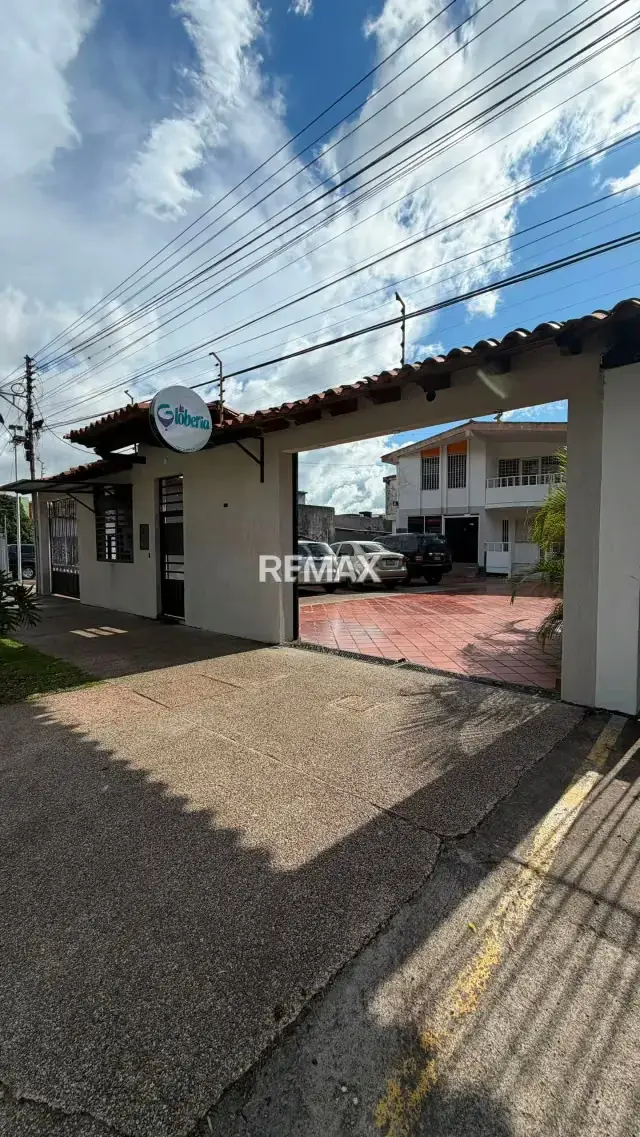 Local Comercial ubicado en la Avenida 19 de Abril,