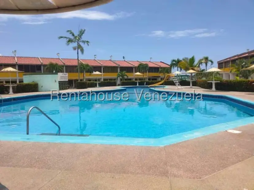 Townhouse (Duplex) en Venta en Ciudad Balneario Higuerote, Miranda