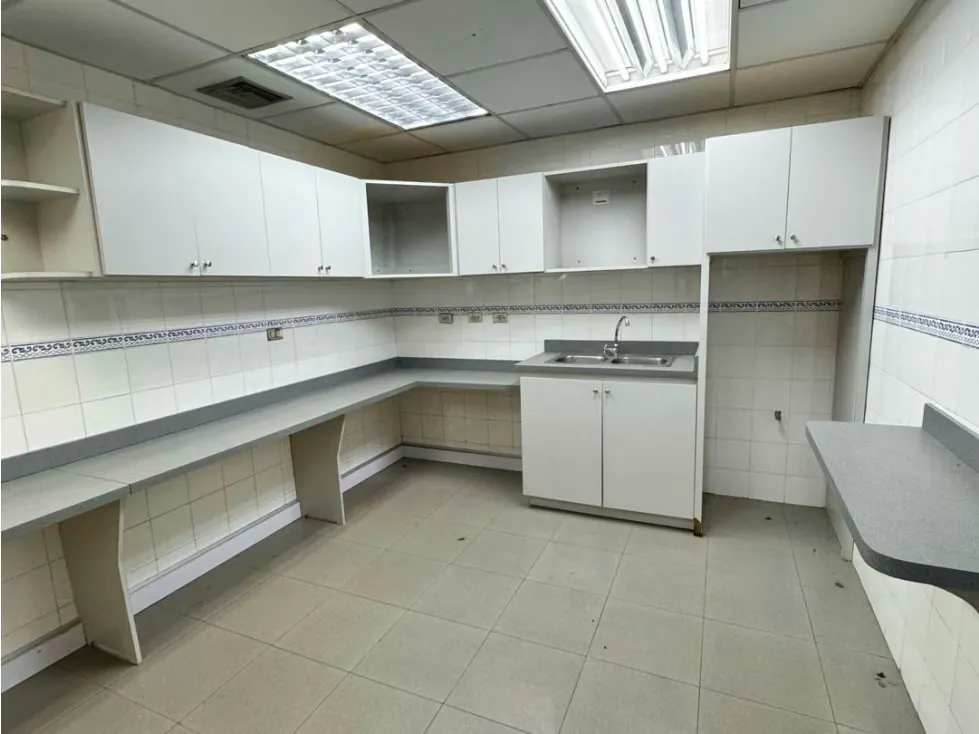En Venta Local Comercial en Los Palos Grandes. Chacao - Caracas - 20