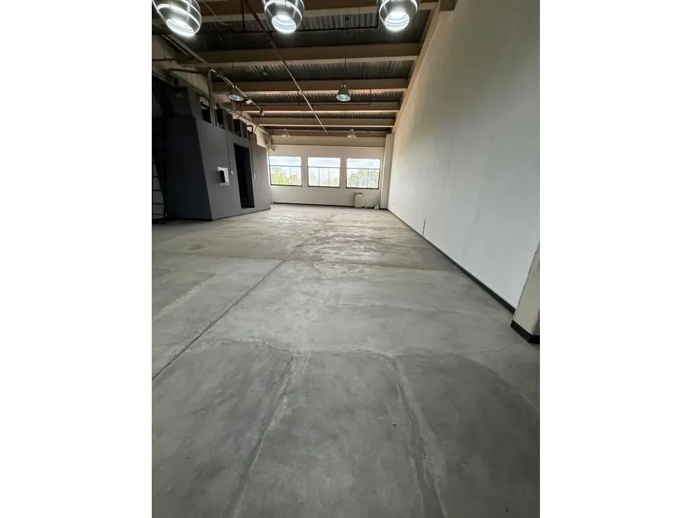 Vendo/alquilo oficina 172m2 La Lagunita 9032