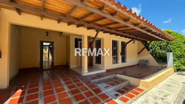 En venta Casa Urb Trigalpa