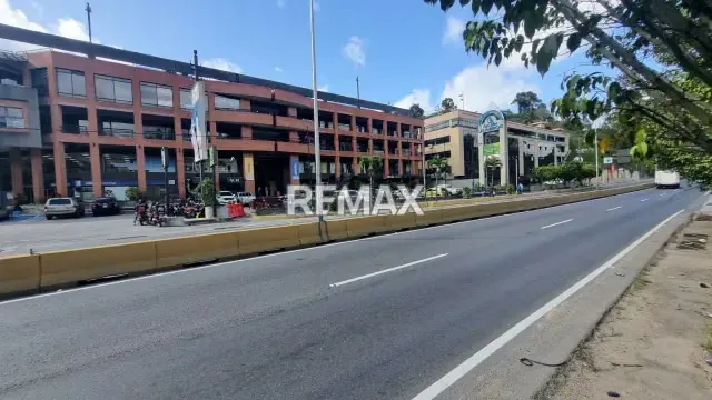 LOCAL COMERCIAL EN ALQUILER PLANTA BAJA PB-12 C.C. GALERIA LAS AMERICAS - 2