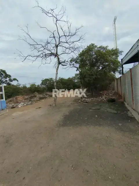 En venta terreno en casco central de lechería