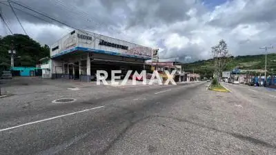 En VENTA Galpón Uso Comercial . Av. Cuatricentenaria