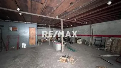 En VENTA Galpón Uso Comercial . Av. Cuatricentenaria - 3