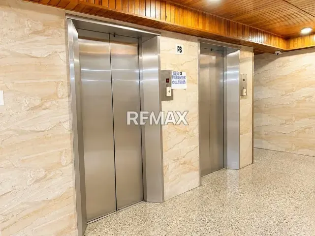 Venta, Apartamento, Frente C.C Galerías Paraíso - 11