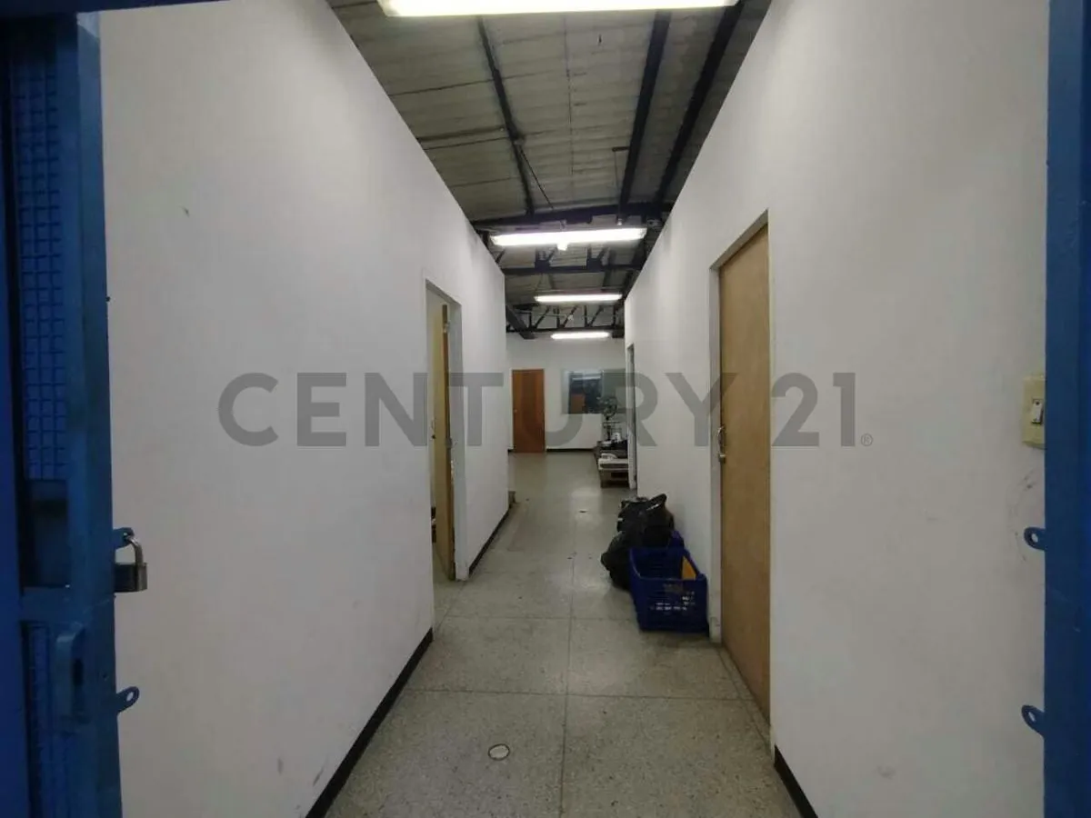 Local en alquiler de 935M2 de terreno, ideal para operaciones de gran escala. - 8