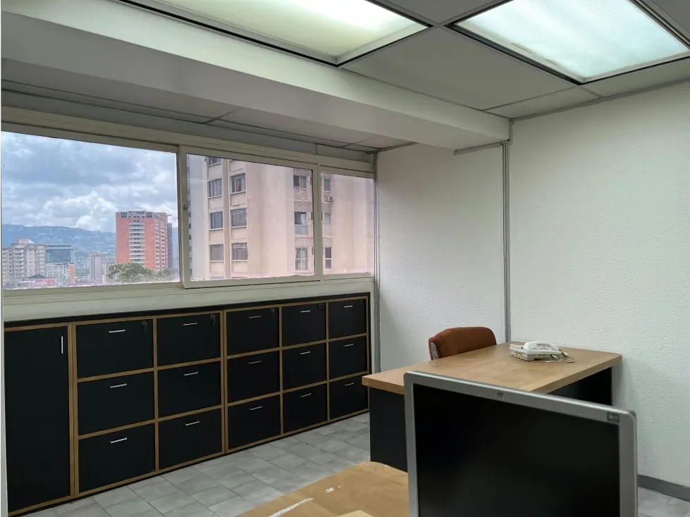 Se Alquila oficina/168M2/2b/Los Dos Caminos/8331 - 8