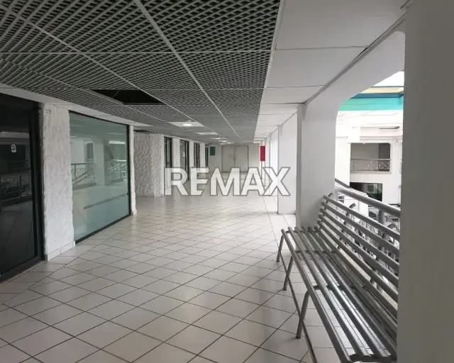 ATRACTIVO LOCAL IDEAL PARA OFICINA EN EL CENTRO COMERCIAL CARIBBEAN MALL - 18