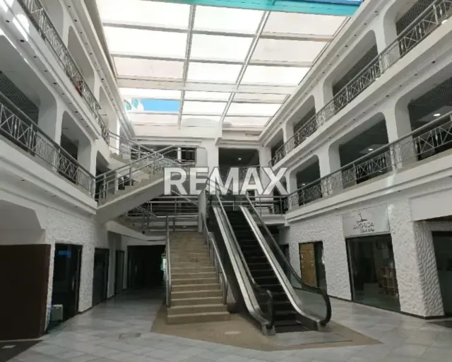ATRACTIVO LOCAL IDEAL PARA OFICINA EN EL CENTRO COMERCIAL CARIBBEAN MALL - 2