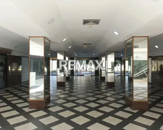 ATRACTIVO LOCAL IDEAL PARA OFICINA EN EL CENTRO COMERCIAL CARIBBEAN MALL - 3