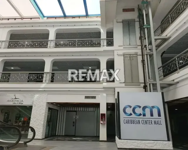 ATRACTIVO LOCAL IDEAL PARA OFICINA EN EL CENTRO COMERCIAL CARIBBEAN MALL - 4