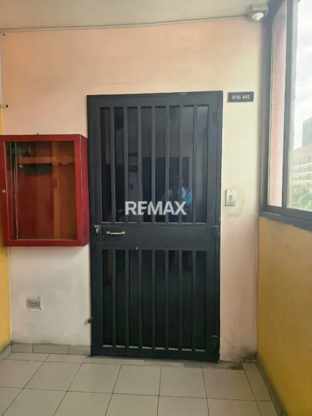 OFICINA EN VENTA - URB. PARROQUIA SANTA ROSALIA - 5