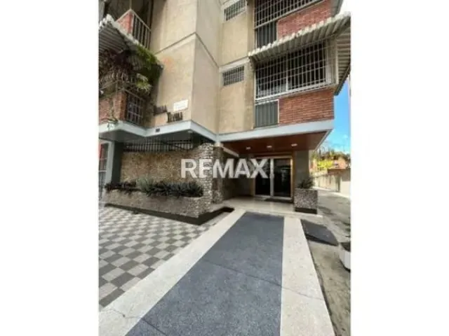 Amplio PH en venta. En Bello Monte - 2