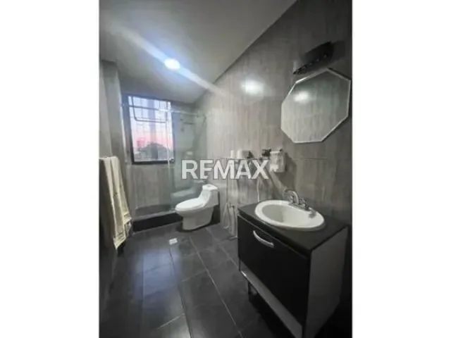 Amplio PH en venta. En Bello Monte - 7