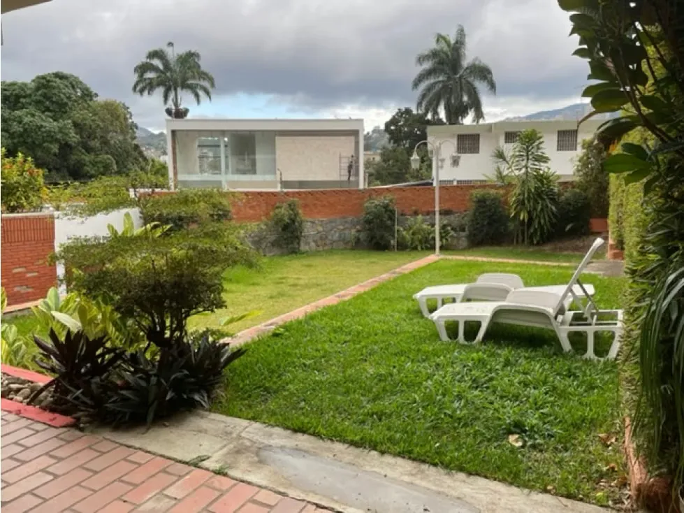Se vende casa 750m2 Prados Del Este 8227