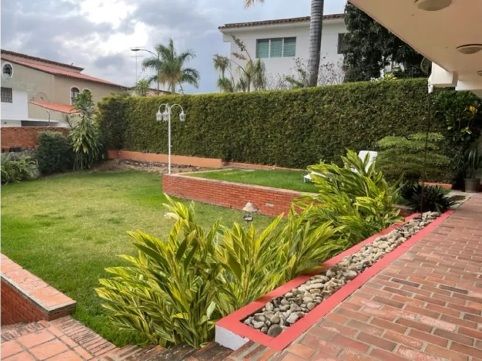 Se vende casa 750m2 Prados Del Este 8227 - 2