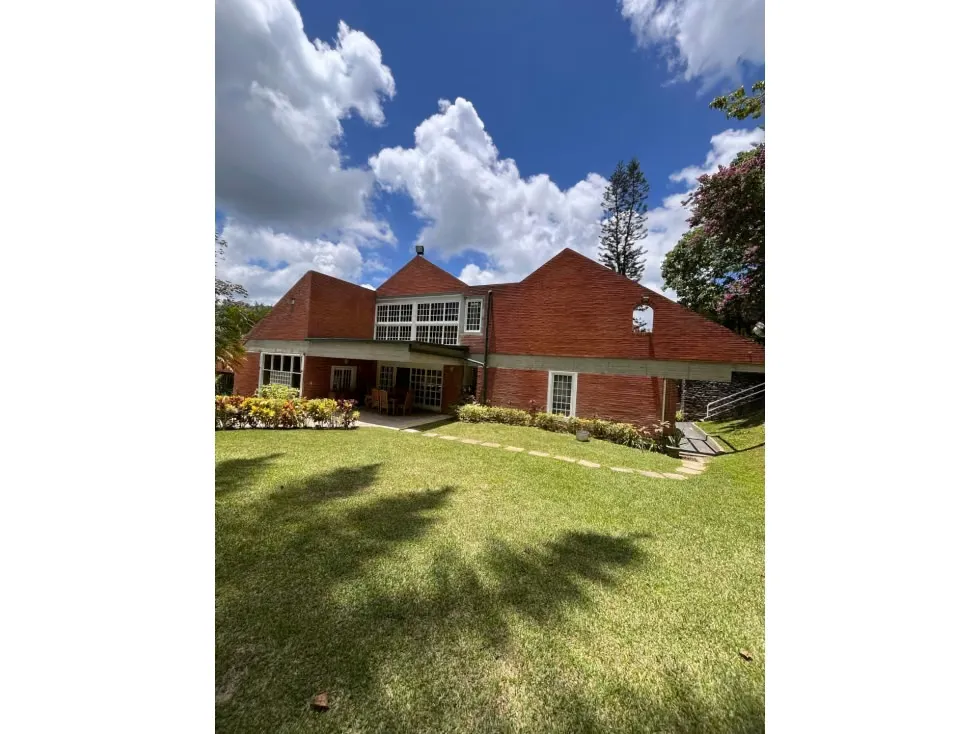 Se vende casa 813m2 La Lagunita 5508