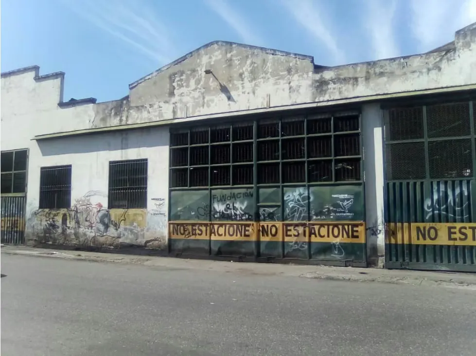 Vendo/alquilo galpón 3050m2 El Cementerio del Sur 3894 - 2