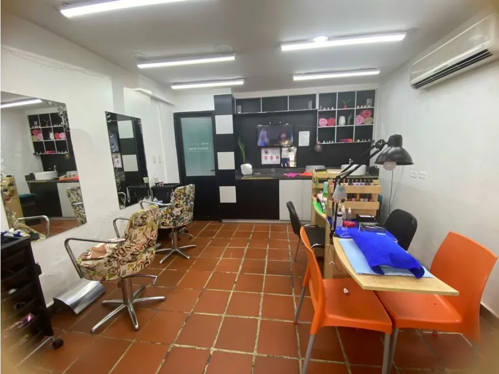 Venta de fondo de comercio de Peluquería Bello Monte 50m2. - 2